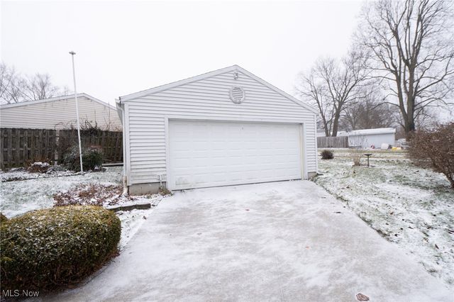 274 E State Street, Barberton, OH 44203