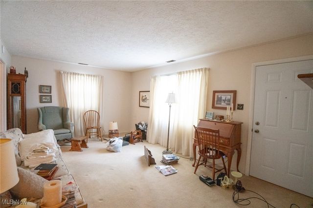 274 E State Street, Barberton, OH 44203