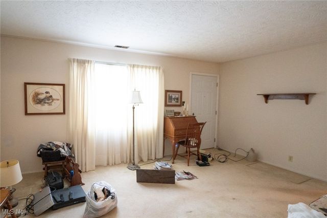 274 E State Street, Barberton, OH 44203