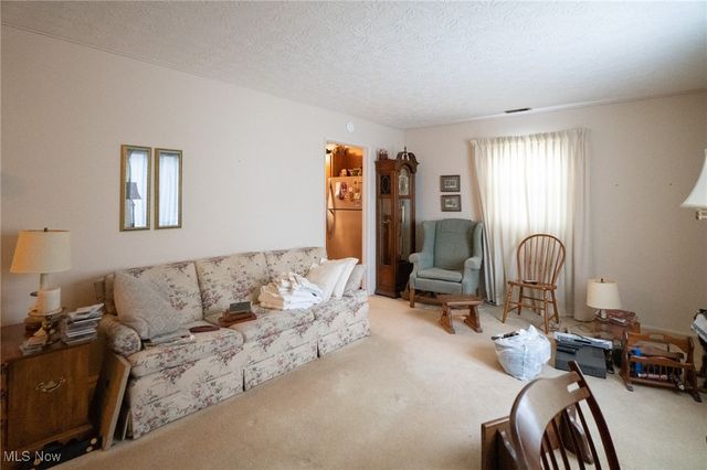 274 E State Street, Barberton, OH 44203