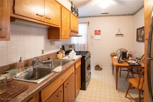 274 E State Street, Barberton, OH 44203