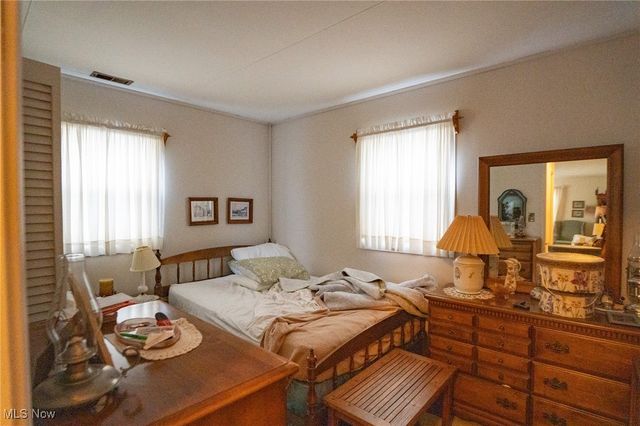 274 E State Street, Barberton, OH 44203