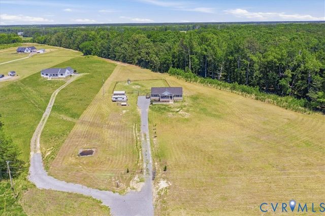 11050 County Dr, Disputanta, VA 23842