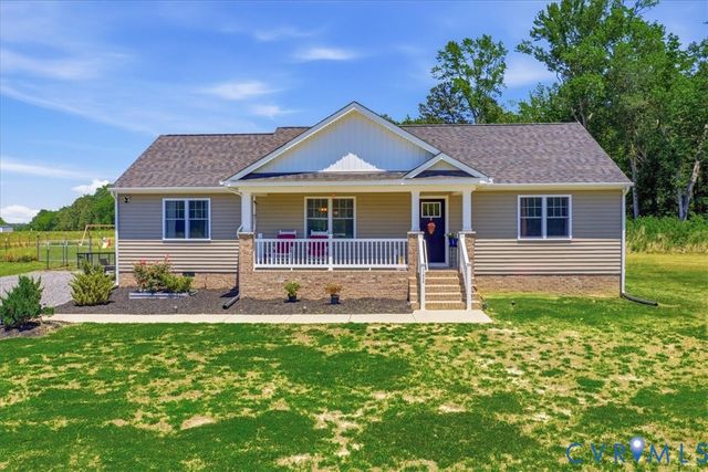 11050 County Dr, Disputanta, VA 23842