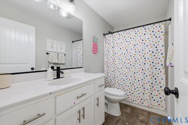 11050 County Dr, Disputanta, VA 23842