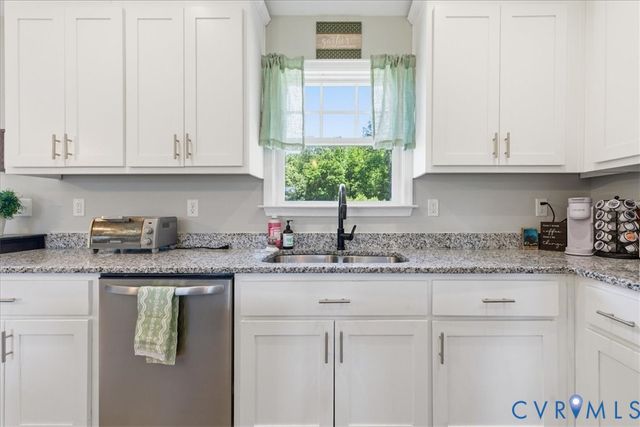 11050 County Dr, Disputanta, VA 23842