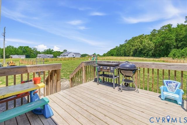 11050 County Dr, Disputanta, VA 23842