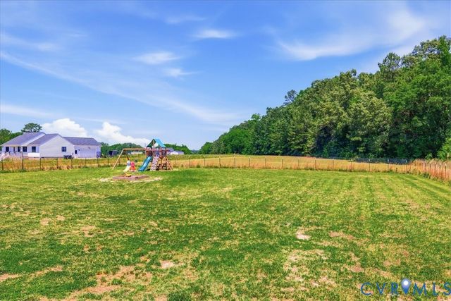 11050 County Dr, Disputanta, VA 23842