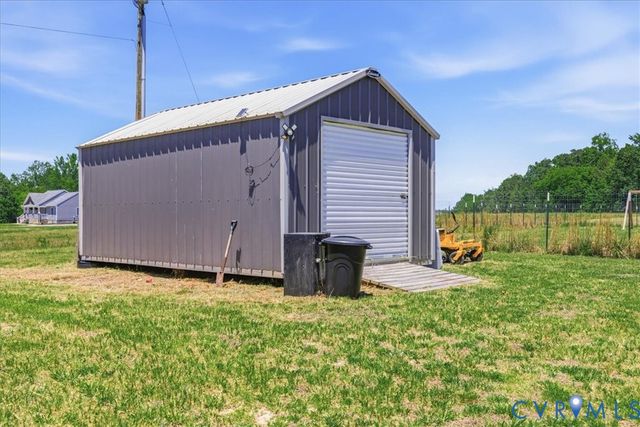 11050 County Dr, Disputanta, VA 23842