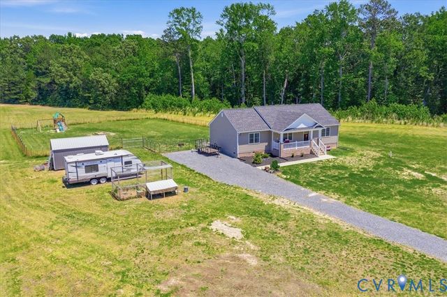 11050 County Dr, Disputanta, VA 23842