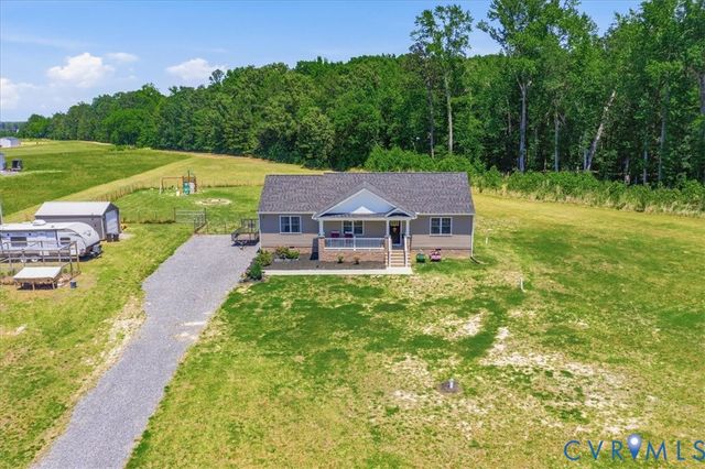 11050 County Dr, Disputanta, VA 23842