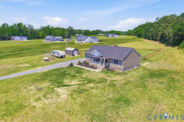 11050 County Dr, Disputanta, VA 23842
