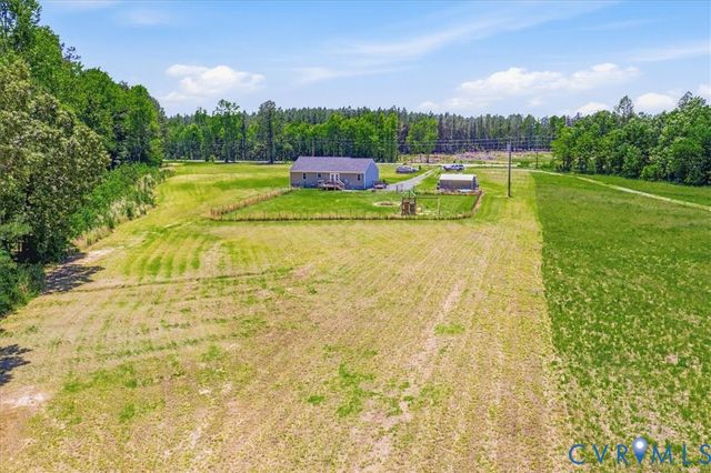 11050 County Dr, Disputanta, VA 23842