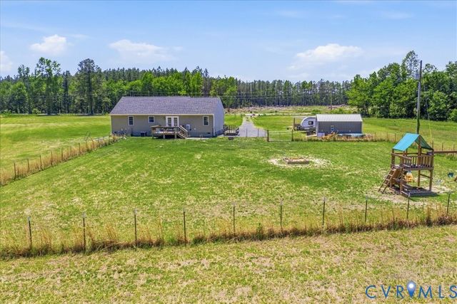 11050 County Dr, Disputanta, VA 23842