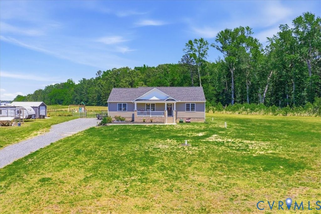 11050 County Dr, Disputanta, VA 23842