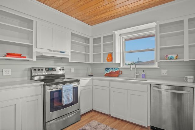 1330 Whispering Sands St, Port Aransas, TX 78373