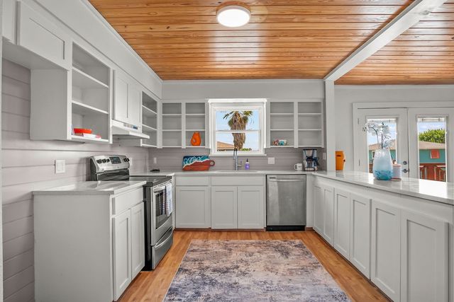 1330 Whispering Sands St, Port Aransas, TX 78373