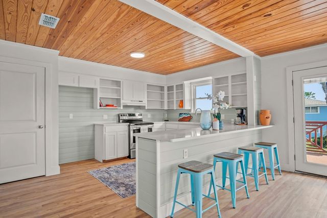 1330 Whispering Sands St, Port Aransas, TX 78373