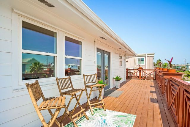 1330 Whispering Sands St, Port Aransas, TX 78373