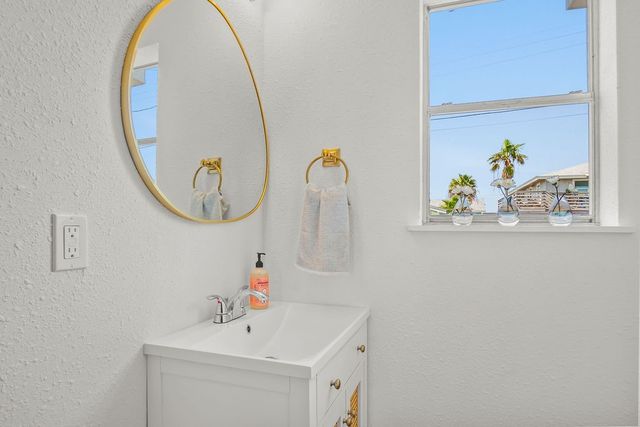 1330 Whispering Sands St, Port Aransas, TX 78373