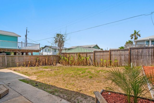 1330 Whispering Sands St, Port Aransas, TX 78373