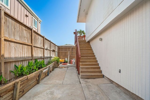 1330 Whispering Sands St, Port Aransas, TX 78373