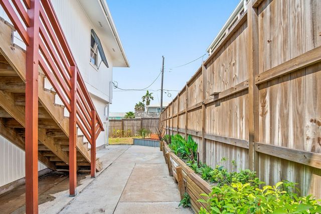 1330 Whispering Sands St, Port Aransas, TX 78373