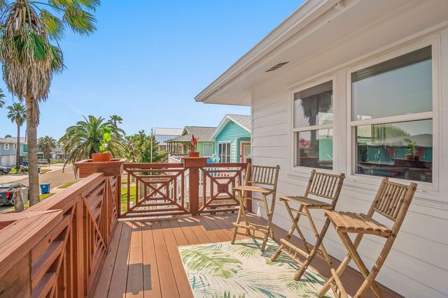 1330 Whispering Sands St, Port Aransas, TX 78373