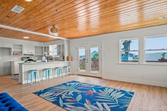 1330 Whispering Sands St, Port Aransas, TX 78373