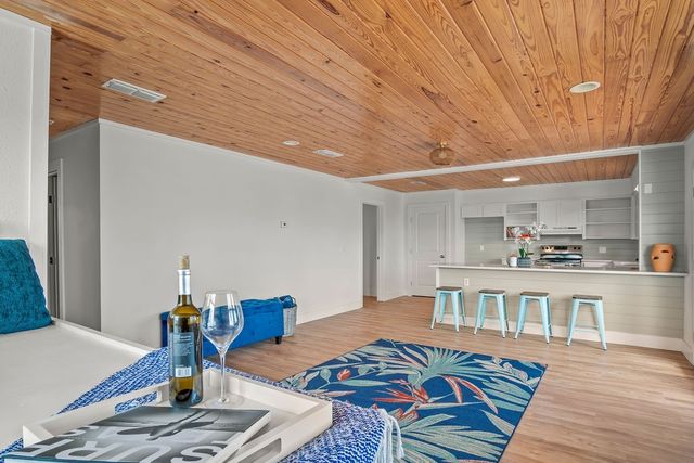 1330 Whispering Sands St, Port Aransas, TX 78373