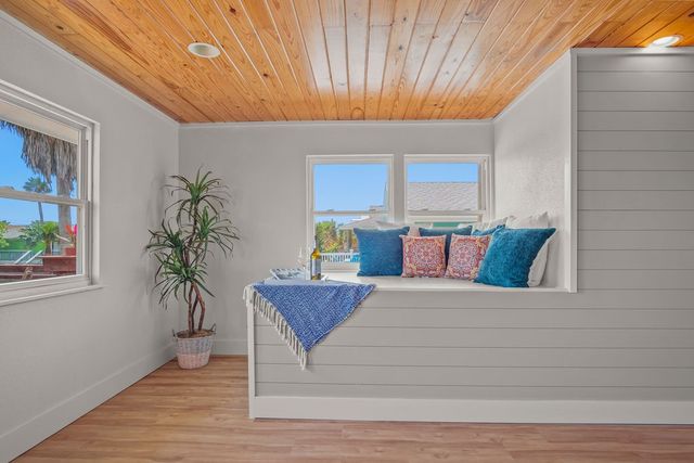 1330 Whispering Sands St, Port Aransas, TX 78373