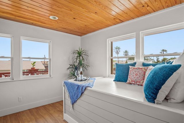 1330 Whispering Sands St, Port Aransas, TX 78373