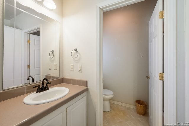 1075 Quail Run, Lytle, TX 78052