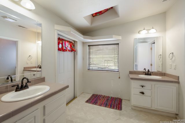 1075 Quail Run, Lytle, TX 78052