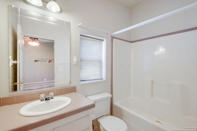 1075 Quail Run, Lytle, TX 78052