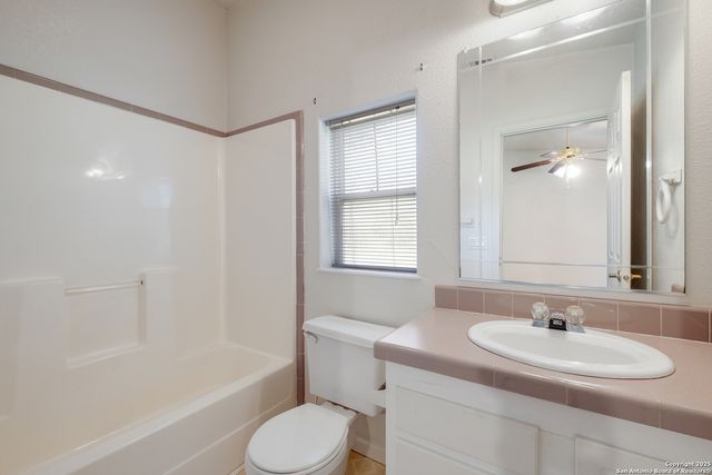 1075 Quail Run, Lytle, TX 78052