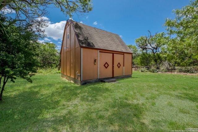 1075 Quail Run, Lytle, TX 78052