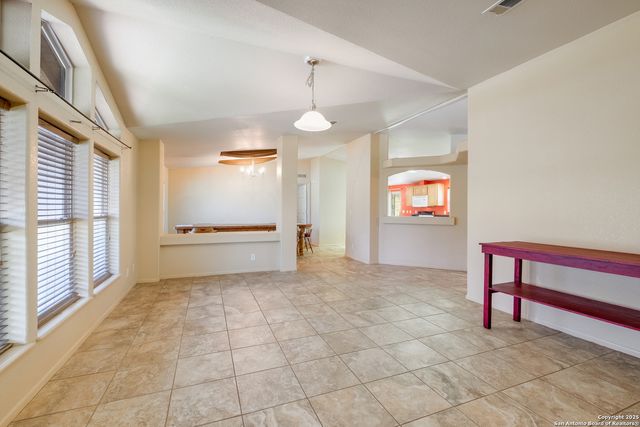 1075 Quail Run, Lytle, TX 78052