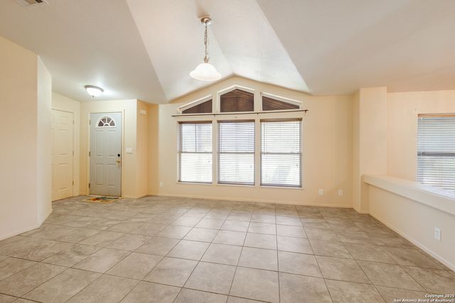 1075 Quail Run, Lytle, TX 78052