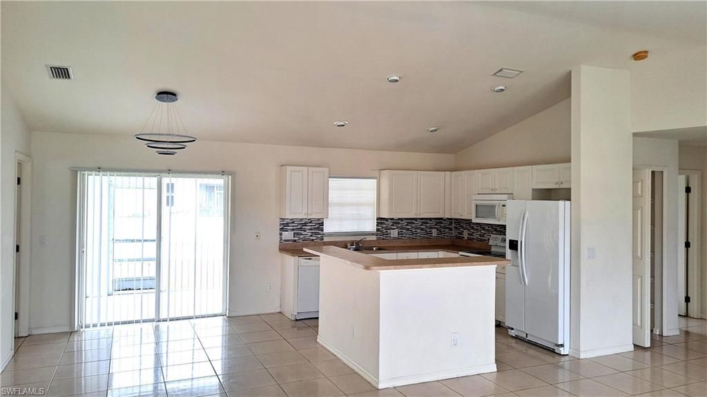 518 Kingsbury LN, LEHIGH ACRES, FL 33974 — photo 4