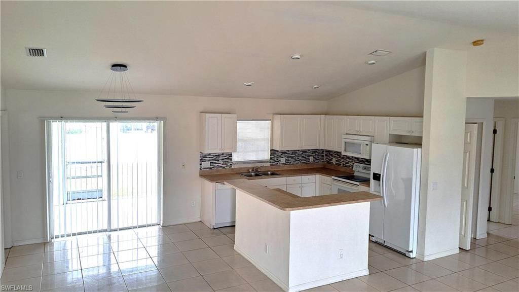 518 Kingsbury LN, LEHIGH ACRES, FL 33974 — photo 5
