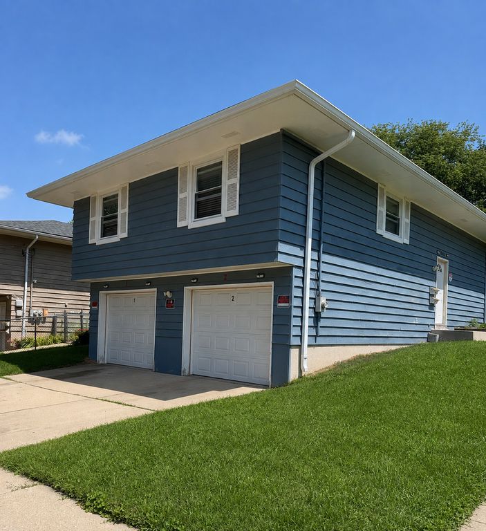 1034 Fenton Street 1, Aurora, IL 60505