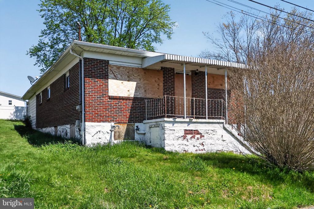 111 CANNADAY ST, Beckley, WV 25801