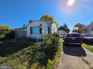 12 COLLINS LN, Maple Shade, NJ 08052