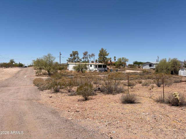 325 N Hilton Road, Apache Junction, AZ 85119