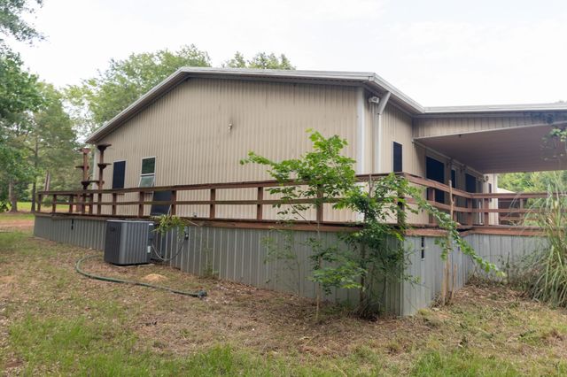 2052 County Road 114, Centerville, TX 75833