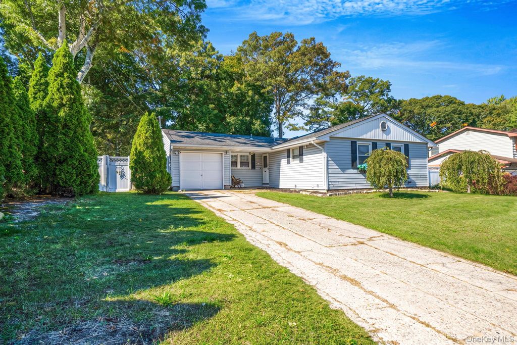 12 Mountain Street, Ronkonkoma, NY 11779 — exterior