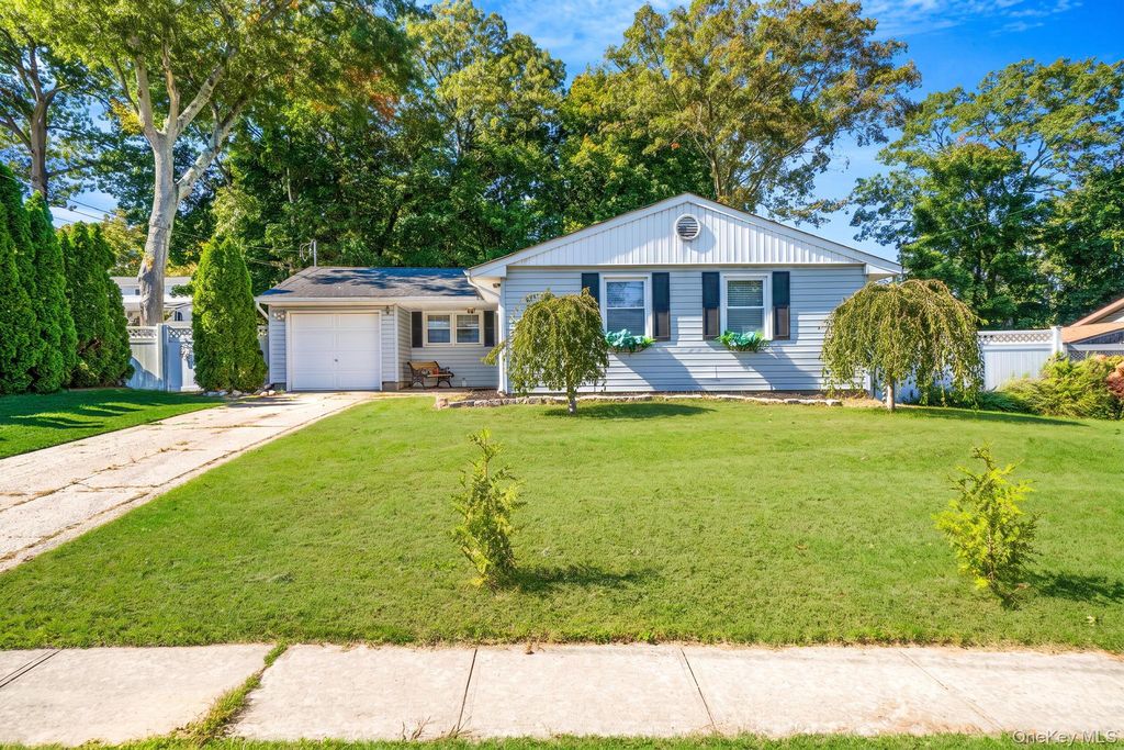 12 Mountain Street, Ronkonkoma, NY 11779 — photo 2