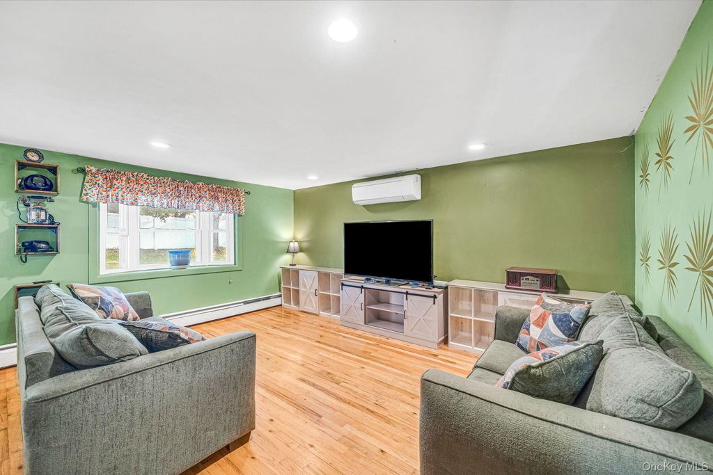 12 Mountain Street, Ronkonkoma, NY 11779 — photo 4