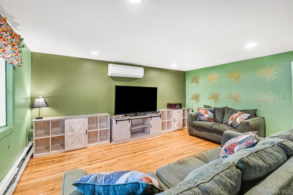12 Mountain Street, Ronkonkoma, NY 11779 — photo 5